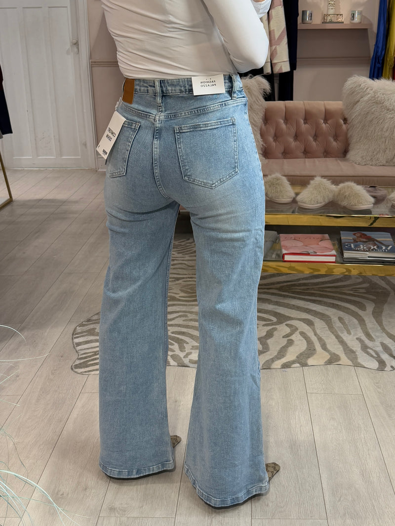 DEMI LIGHT WASH POCKET JEANS