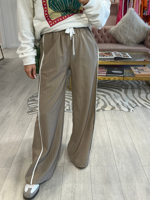 VIDA PINSTRIPE TROUSER BEIGE WHITE