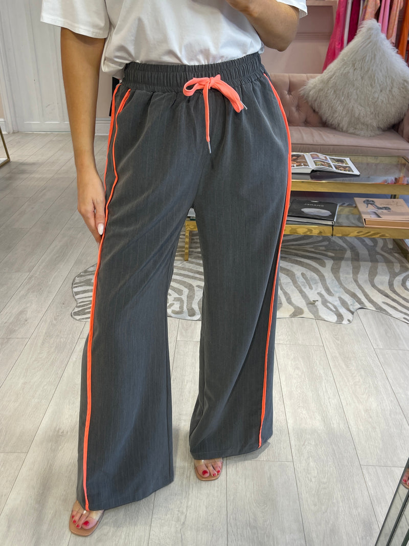 VIDA PINSTRIPE TROUSER GREY/NEON PINK